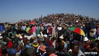 Striking gold miners at Carletonville west of Johannesburg. 2 Oct 2012