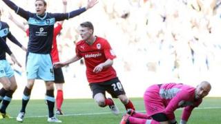 Joe Mason roddodd y tîm cartref ar y blaen wedi tri munud