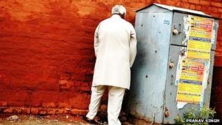 A man urinates in a public place in Delhi (<i>Photo: Pranav Singh</i>)