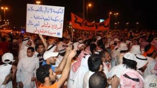Opposition supporters protest in Kuwait (4 November 2012)
