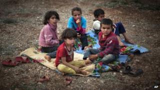 Children at a camp for displaced people in the Syrian village of Atmeh, near the Turkish border with Syria (8 November 2012)