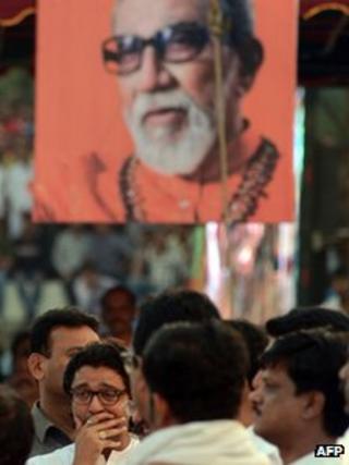 Raj Thackeray at Bal Thackeray's cremation