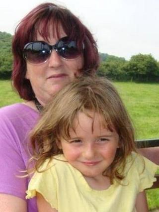 April Jones a'i mam Coral
