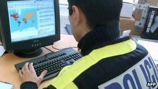 Spanish policeman in anti-paedophile operation - file pic
