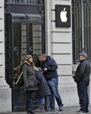 Paris Opera Apple Store