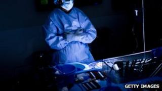 Doctor waiting for kidney to be removed from donor (file photo - June 2012)