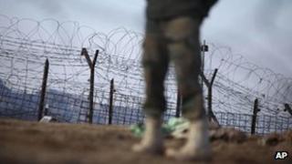 Indian soldier near Line of Control in disputed Kashmir (9 January)