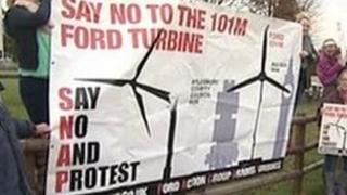 Protestors against the Ford turbine