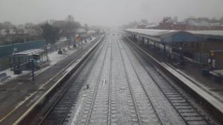 A snowy Oxford train station