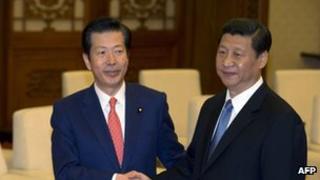 Natsuo Yamaguchi (L) and Chinese leader Xi Jinping in Beijing (25 Jan 2013)