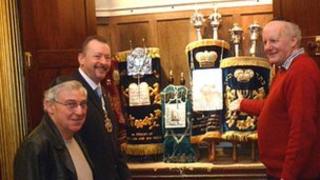 Exeter Synagogue's Ark with staff and the city mayor