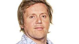 Rhys ap William fel Cai yn Pobol y Cwm