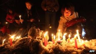 Mourners light candles for the baby in Jilin on 5 March 2013