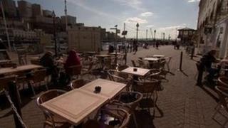 Outdoor cafe tables in Torquay