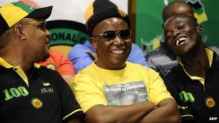 Pule Mabe (l) Julius Malema and Ronald Lamola (r) (file photo)