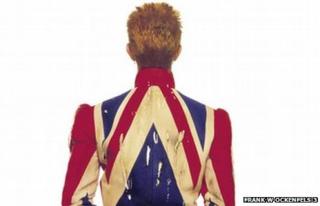 David Bowie exhibition is V&A's fastest ticket seller - BBC News