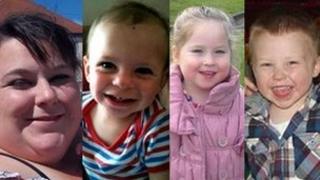 Lee-Anna Shiers, 20, ei mab Charlie Timbrell, nith Skye, dwy oed a'i nai Bailey Allen, pedair oed