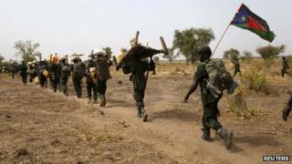 South Sudanese soldiers withdrawing from the Sudanese border