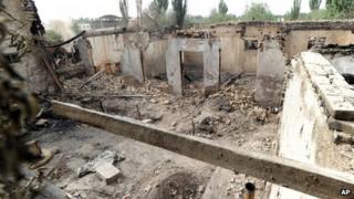 House destroyed in a violent clash in Selibuya (25 April 2013)