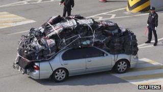 A vehicle of a South Korean company carrying products made in Kaesong Industrial Complex in North Korea, 27 April 2013