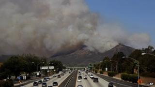 Giant smoke cloud billows over California motorway, 2 May 2013
