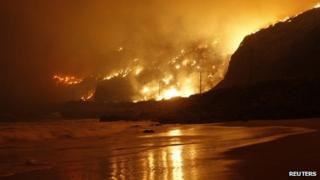 Fire burns on the Pacific coast near Los Angeles, California 3 May 2013