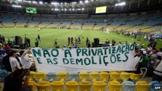 27 April 13 Maracana demonstrators