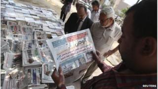 Man reads copy of al-Watan in Cairo (12/05/12)