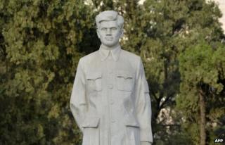 This picture taken on May 20, 2013 shows the statue in Shijiazhuang, central China's Hebei province of Indian doctor Dwarkanath Shantaram Kotnis, one of five Indian physicians dispatched to China to provide medical assistance during the Second Sino-Japanese War in 1938