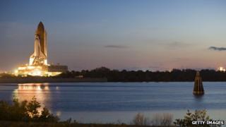 Space Shuttle Discovery at Launch Complex 39A (14 January 2009)