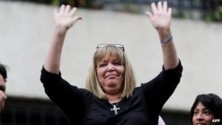 Maria Lourdes Afiuni waves outside her home in Caracas (14 June 2013)