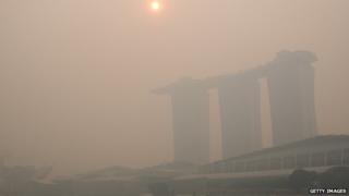 Smog shrouds Marina Bay Sands hotel and casino in Singapore