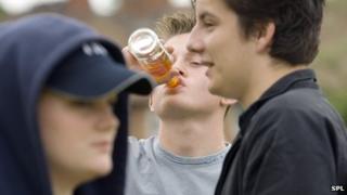 Teenage drinking in a gang