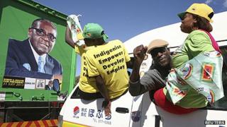 Supporters of President Mugabe