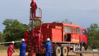 CNPC and Chadian workers fixing a well in Koudalwa in Chad, 2013