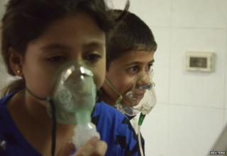 Two Syrian children with oxygen masks