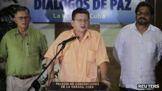 Farc's top negotiator Pablo Catatumbo (centre) announces a pause in the peace talks. Photo: 23 August 2013