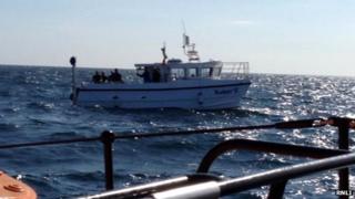 Dive boat