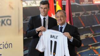 Gareth Bale and Florentino Perez, holding Bale's new Real Madrid shirt