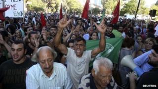 Protests outside the parliament in Nicosia (5 September 2013)