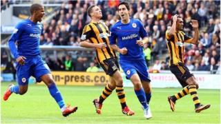 Gôl Peter Whittingham (ail o'r dde) sicrhaodd bwynt i Gaerdydd