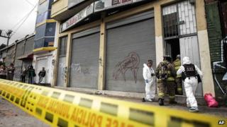 Firefighters and prosecutors inspect the bar in Bogota (15 September 2013)
