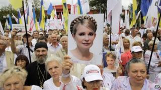 Opposition activists in Kiev mark the 22th anniversary of Ukraine's independence from the former Soviet Union and protest against the incarceration of Yulia Tymoshenko (24 August)