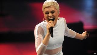 Jessie J singing