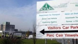 Pencadlys y DVLA yn Abertawe