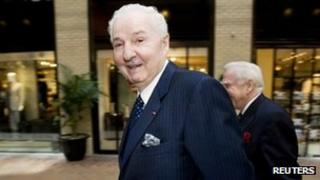 Paul Desmarais, Chairman of the Executive Committee of Power Corporation of Canada, walks to the company's annual meeting in Montreal in this file photo from 9 May 2008