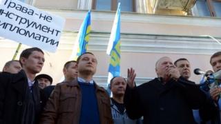 Protests were held outside the Dutch embassy after a Russian diplomat's arrest (12 Oct 2013)