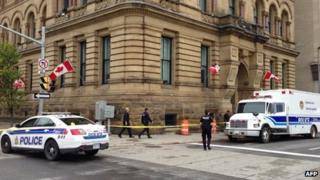 Police at scene after street outside PM's office was closed off 16/10/13