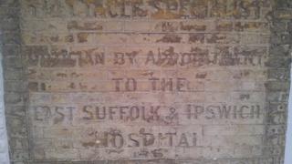 Pickwick's wall