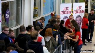 Fans queue for Sir Alex Ferguson's book signing